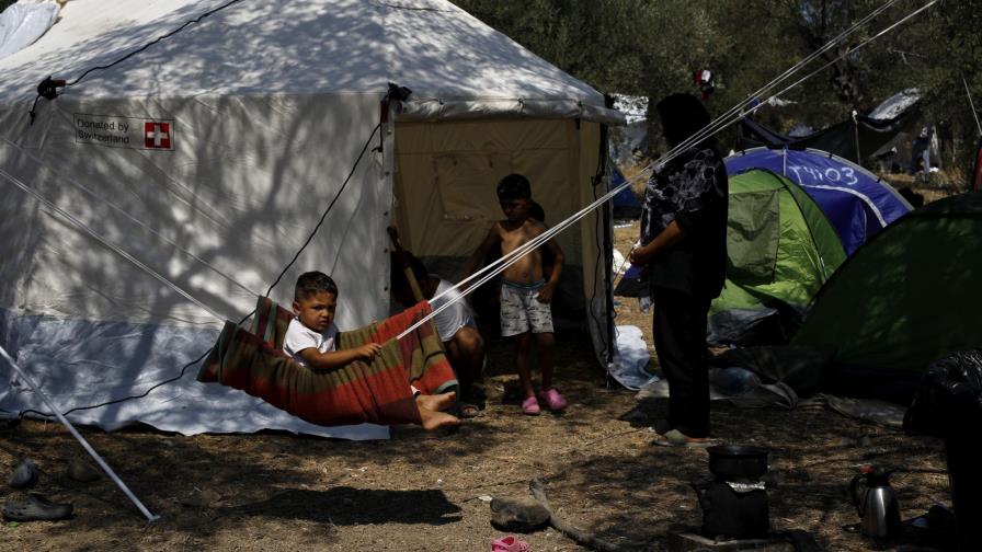 Premier griego pide ayuda de UE para lidiar con migrantes