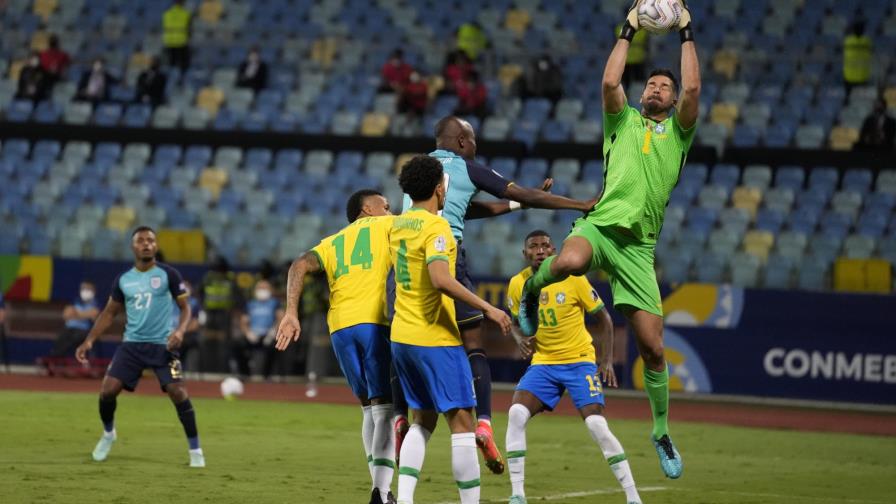 Ederson reemplazará a Alisson como arquero ante Chile