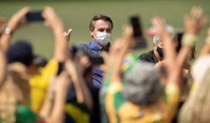 Bolsonaro cumple 66 años presionado por la pandemia