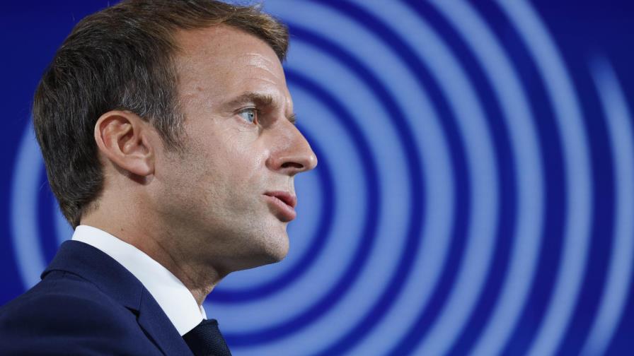Macron devela plan económico de 30.000 millones de euros Macron devela plan económico de 30.000 millones de euros