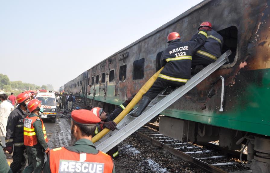 Tren en llamas tarda 20 minutos en parar; hay 74 muertos