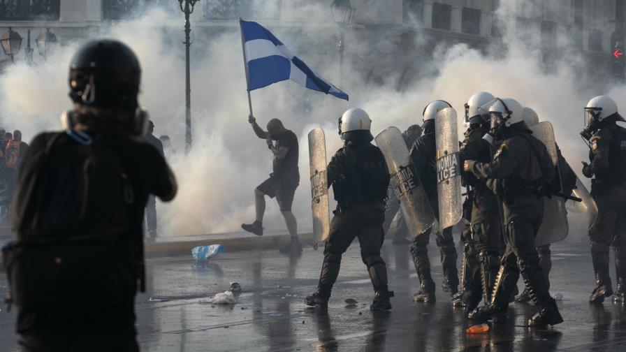 Protestan en Grecia contra vacunación obligatoria por COVID