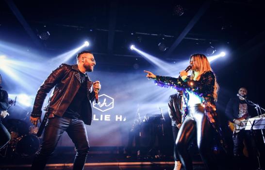 Nathalie Hazim recibe el apoyo de los cantautores en su concierto