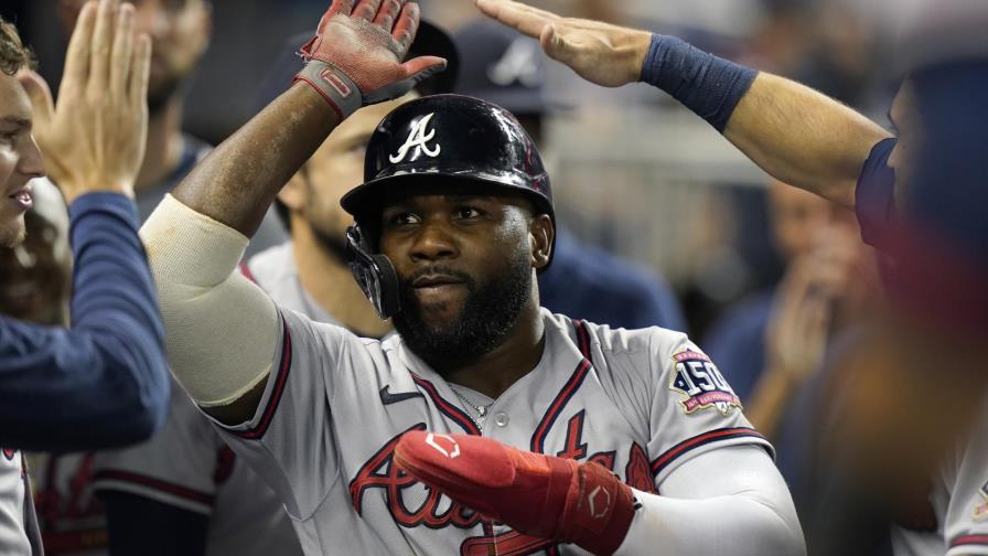 Soler y Riley dan el triunfo a Bravos ante Marlins