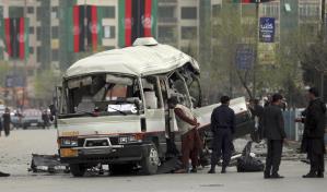 Bomba contra minibús deja 15 civiles heridos en Afganistán