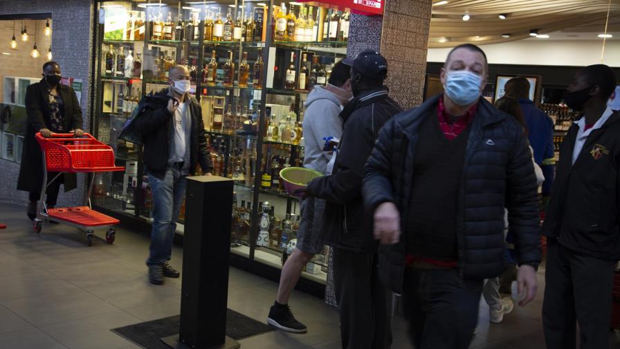 Sudáfrica permite venta de alcohol ante caída de contagios Sudáfrica permite venta de alcohol ante caída de contagios