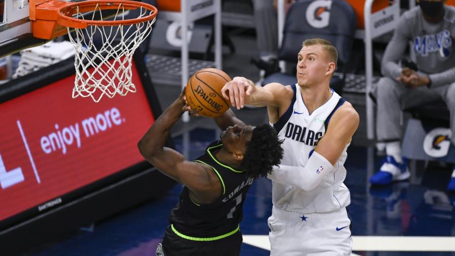 Porzingis aporta 29 puntos a triunfo de Mavs sobre Wolves