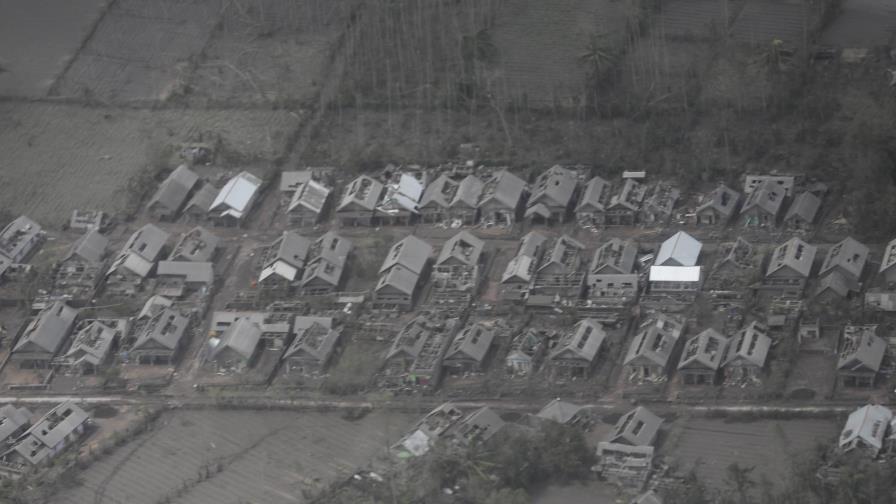 Al menos 27 desaparecidos por la erupción en Indonesia
