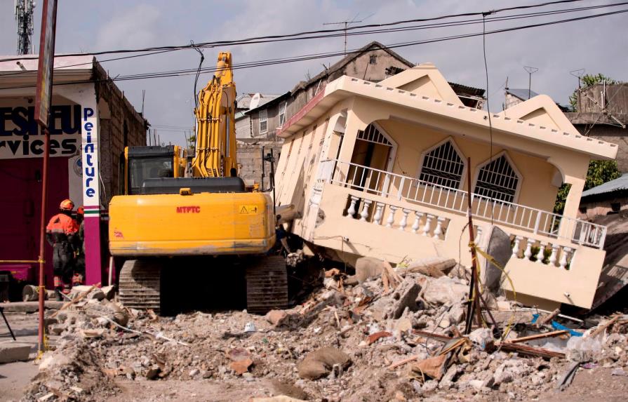 BCIE dona un millón de dólares a República Dominicana para apoyar a Haití tras sismo