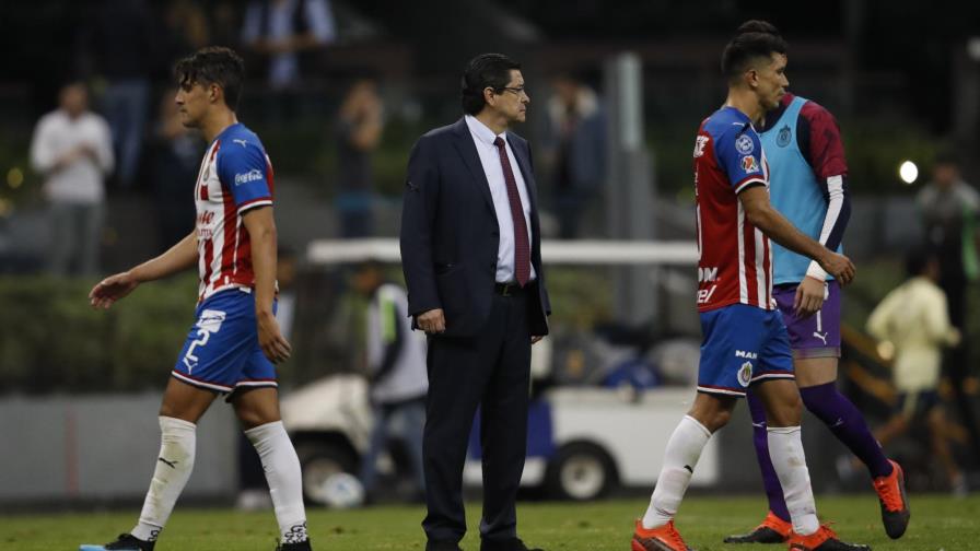Entrenador de Chivas sabe que su puesto está en riesgo