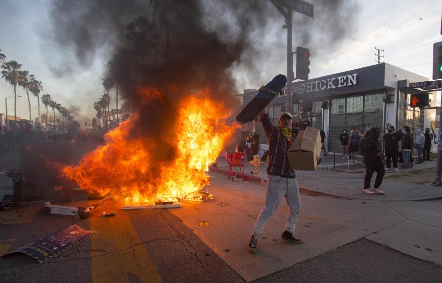 LO ÚLTIMO: NY busca mantener la paz tras días de protestas