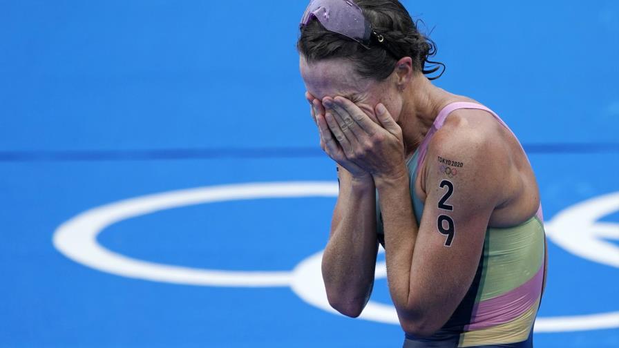 Flora Duffy de Bermudas gana el oro en triatlón