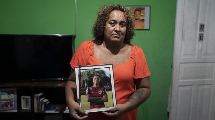 Flamengo brasileño intenta superar incendio con 10 muertos Flamengo brasileño intenta superar incendio con 10 muertos