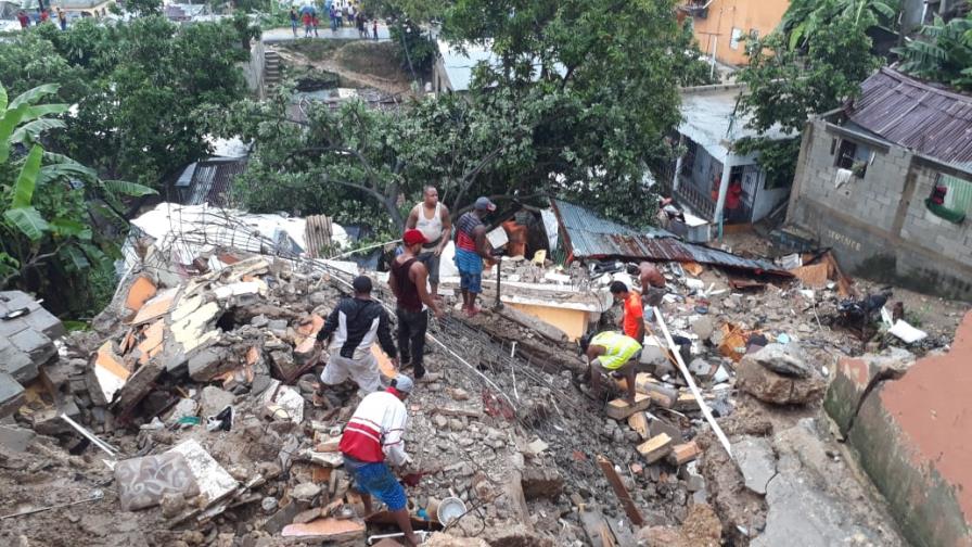 Cañada pone en peligro 200 familias en Quita Sueño