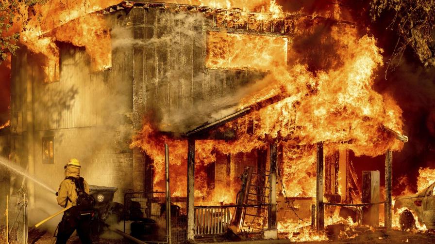 Incendios arden en varios estados bajo ola de calor