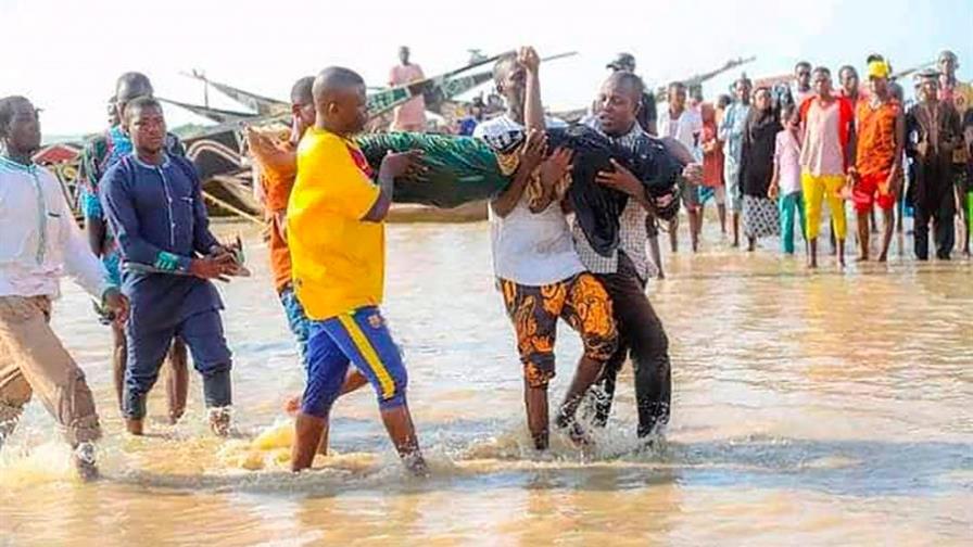 Recuperan más de 40 cadáveres tras el naufragio de un barco en Nigeria Recuperan más de 40 cadáveres tras el naufragio de un barco en Nigeria