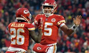 Patrick Mahomes se exhibe y los Chiefs acaban con su maldición en playoffs