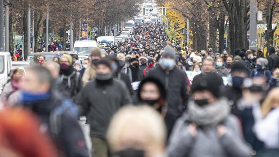 Aumentan protestas en Alemania contra medidas antivirus