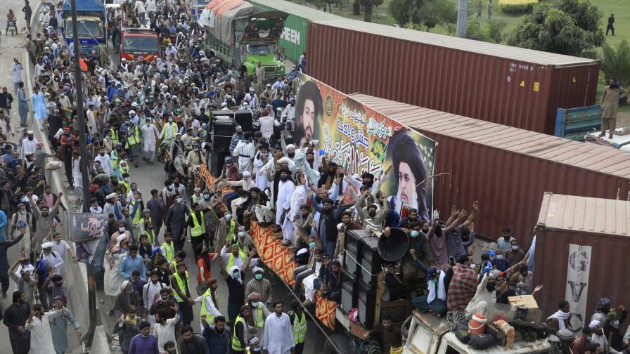 Islamistas paquistaníes suspenden marcha en apoyo a su líder