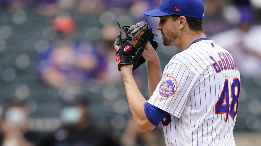 DeGrom vuelve a dominar, pero Mets pierden