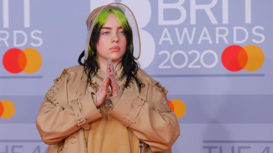 Ariana Grande y Billie Eilish aportan mascarillas a lucha contra la COVID-19