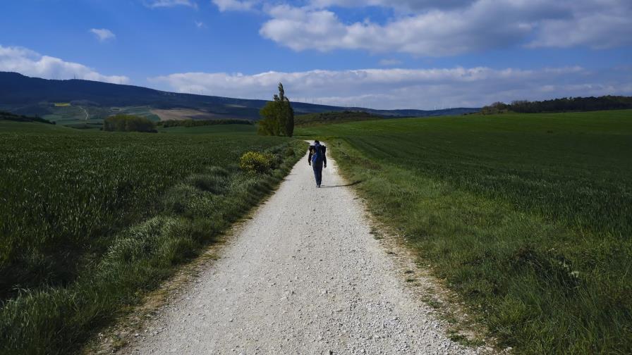 Peregrinos vuelven al Camino de Santiago tras restricciones