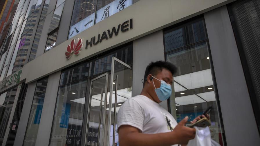 GBretaña excluye a Huawei de red celular de alta velocidad