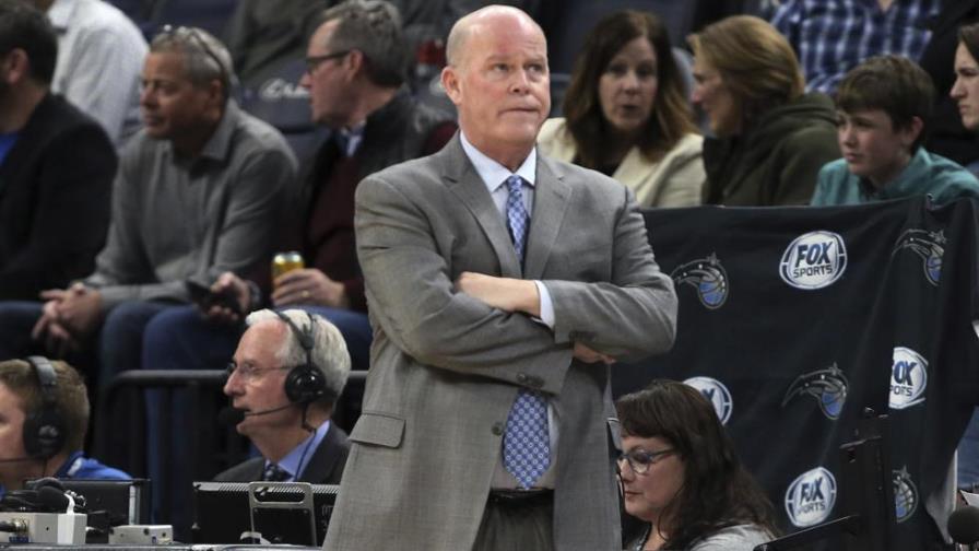 El juego de la espera: Lo que viven entrenadores de la NBA