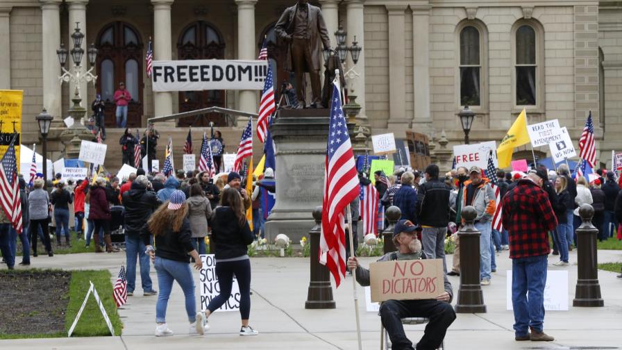 Milicia de Michigan pone las protestas armadas bajo el foco