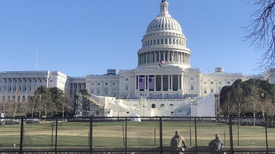 Dos senadores republicanos piden a Trump que renuncie