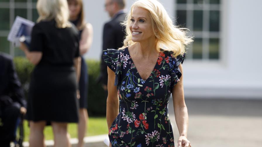 En medio de crisis, asesores de Trump evaden las cámaras