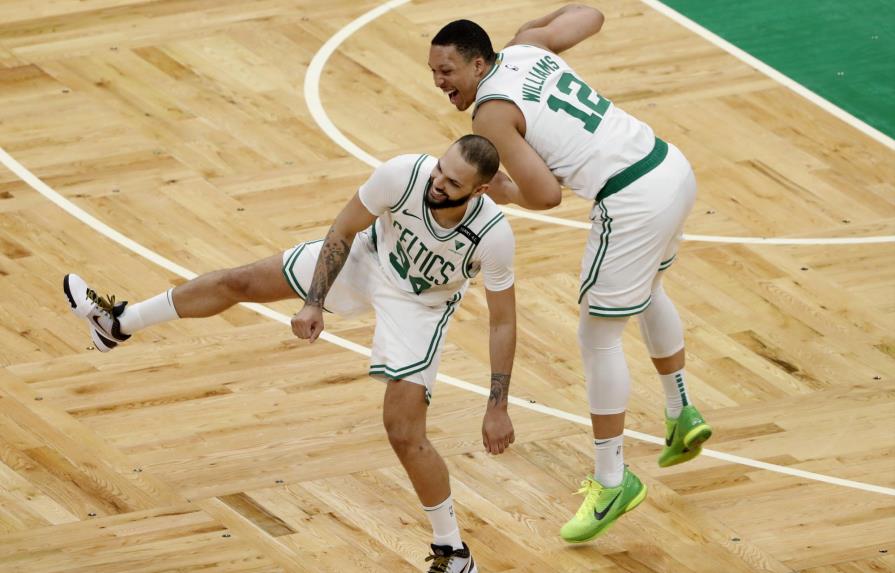 Otra noche perfecta de Williams da victoria a Celtics