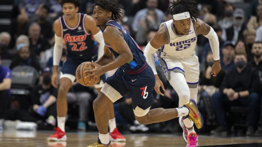 76ers ganan a Kings, empañan el debut de Gentry 76ers ganan a Kings, empañan el debut de Gentry