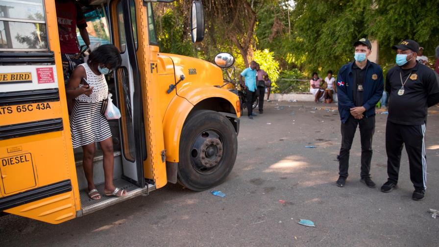 Las deportaciones y el éxodo de haitianos encarecen la comida en República Dominicana