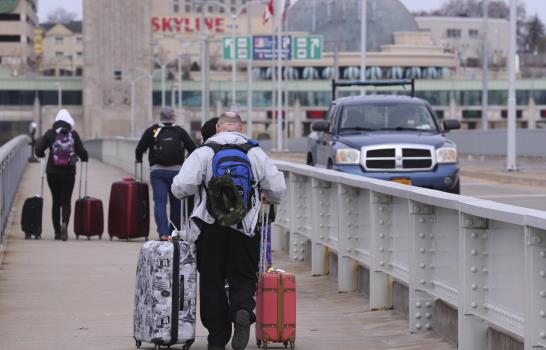 EEUU y Canadá cerrarán frontera a viajes no esenciales