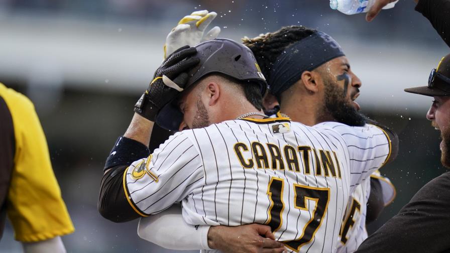 Padres vencen a Gigantes; Caratini remolca la del triunfo
