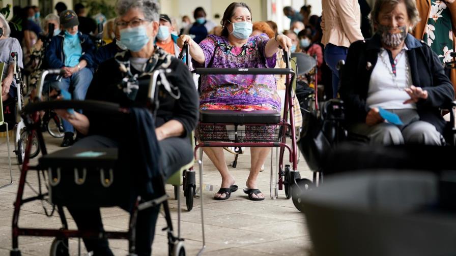 Florida rechaza rumores de que turistas arriben por vacunas