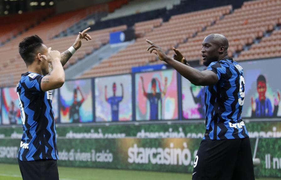 Inter vence 2-1 a Sassuolo, se aleja 11 puntos en la cima