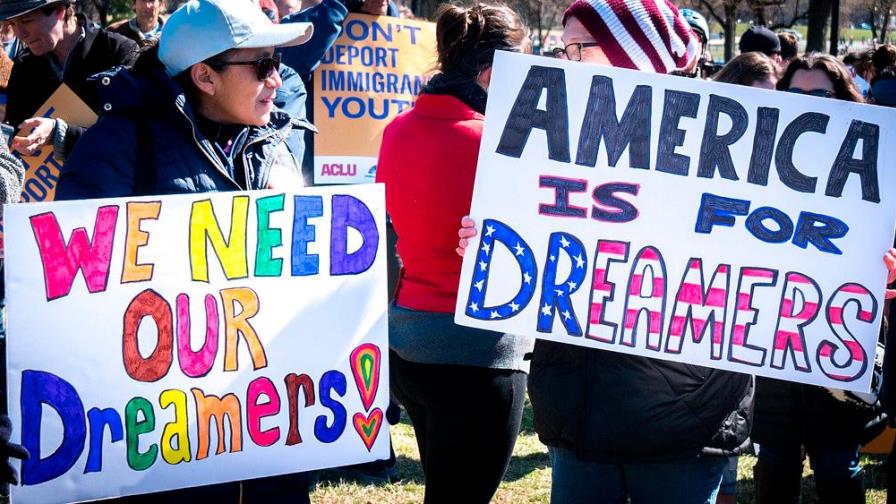 Tribunal de EEUU declara ilegal el programa que protege a los “Dreamers”