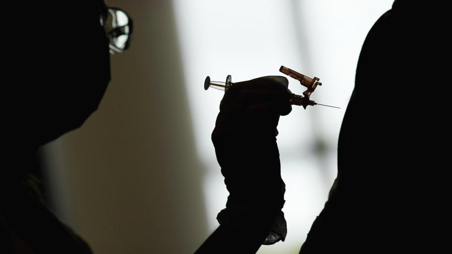 EEUU mete acelerador para lograr meta de vacunación COVID-19