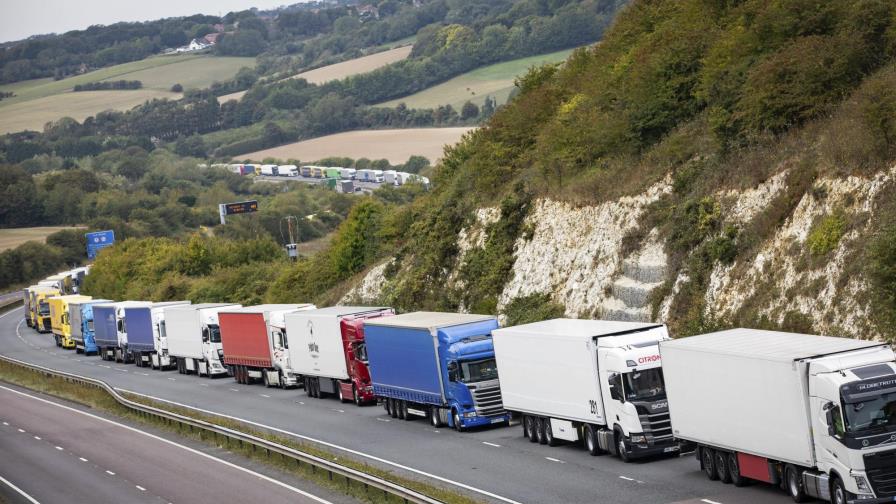 Londres advierte de atascos en frontera si hay Brexit duro