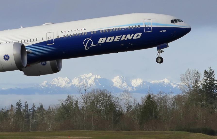 Boeing anuncia más despidos y pérdidas
