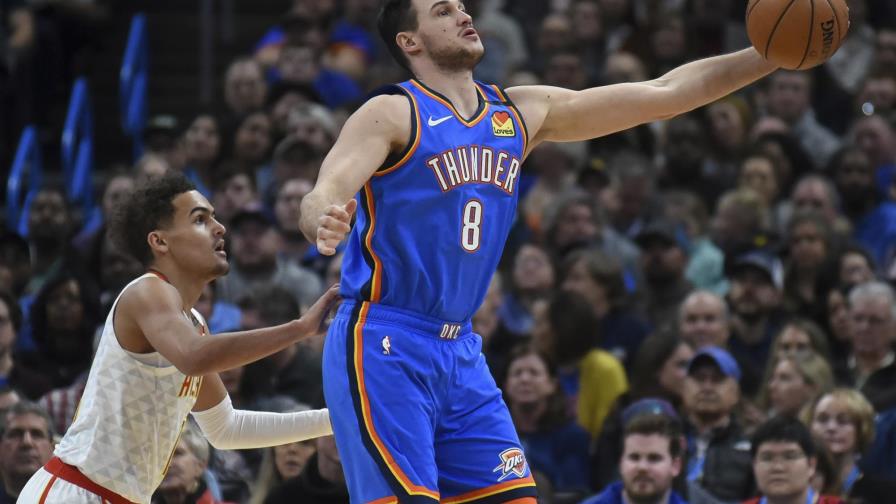 Gallinari encesta 25, guía al Thunder en triunfo sobre Hawks