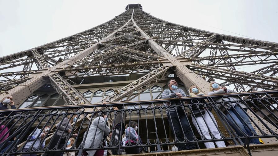 Francia pide pase COVID para Torre Eiffel y otros monumentos