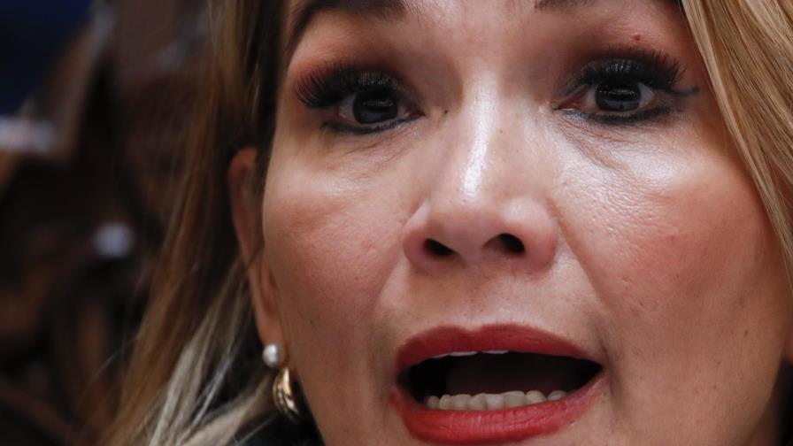 Detienen a la expresidenta de Bolivia Jeanine Áñez