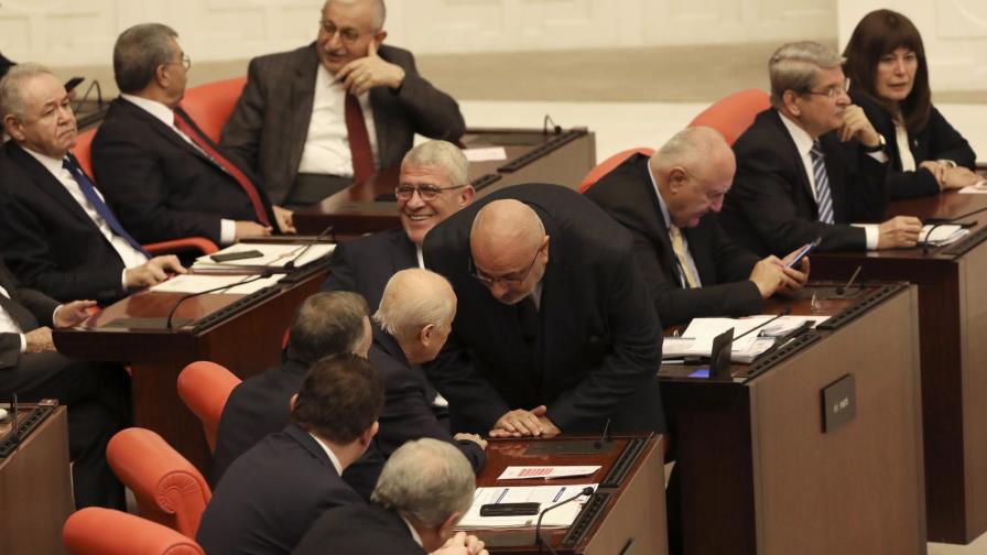 Milicia pide a libios alzarse en armas contra tropas turcas