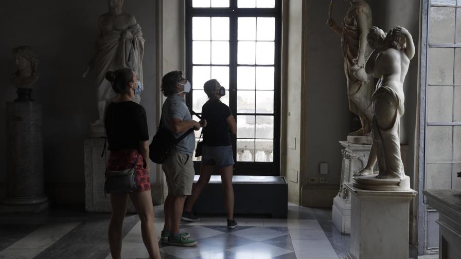 Italia suma oficialmente 32,735 muertes por la pandemia