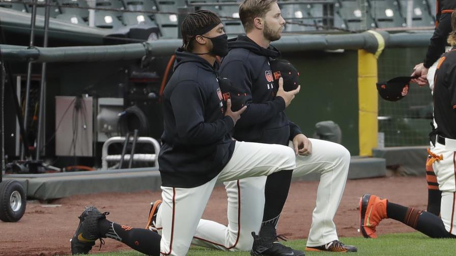 Novato de Gigantes agradece apoyo para arrodillarse en himno