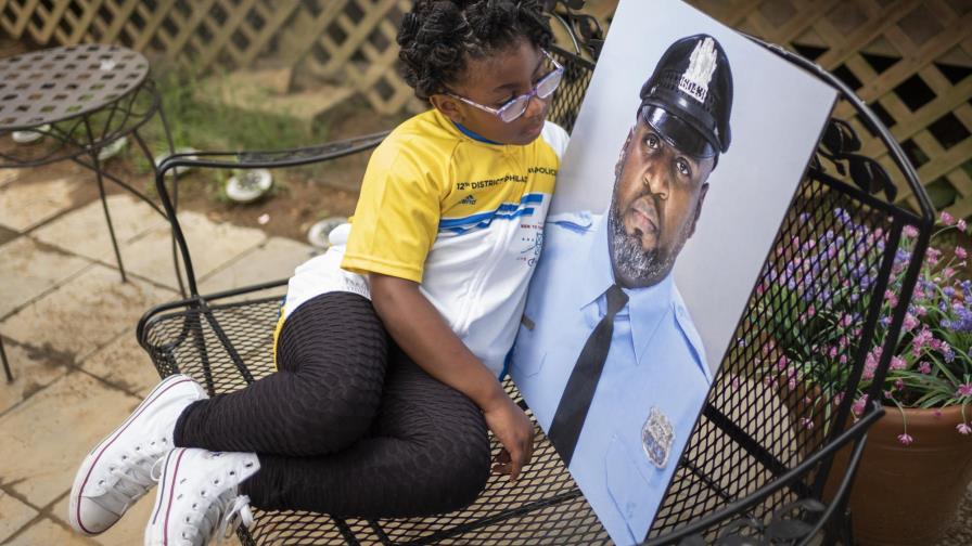 Socorristas rechazan orden de vacunarse contra COVID