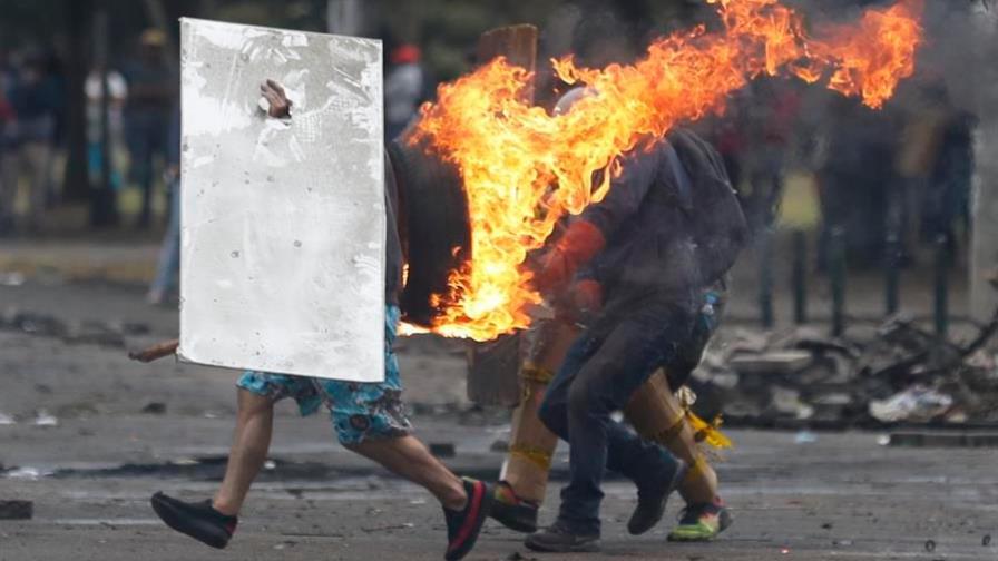 Más de cien vuelos cancelados en la capital ecuatoriana por las protestas